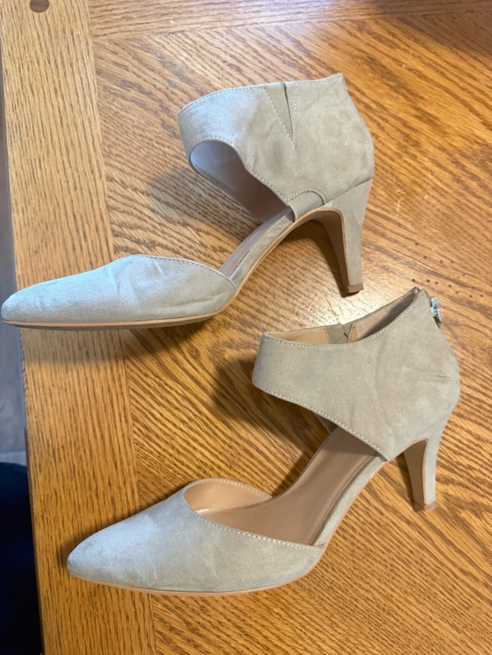 Kelly & Katie Renilla faux suede pointed heel - Picture 2 of 4